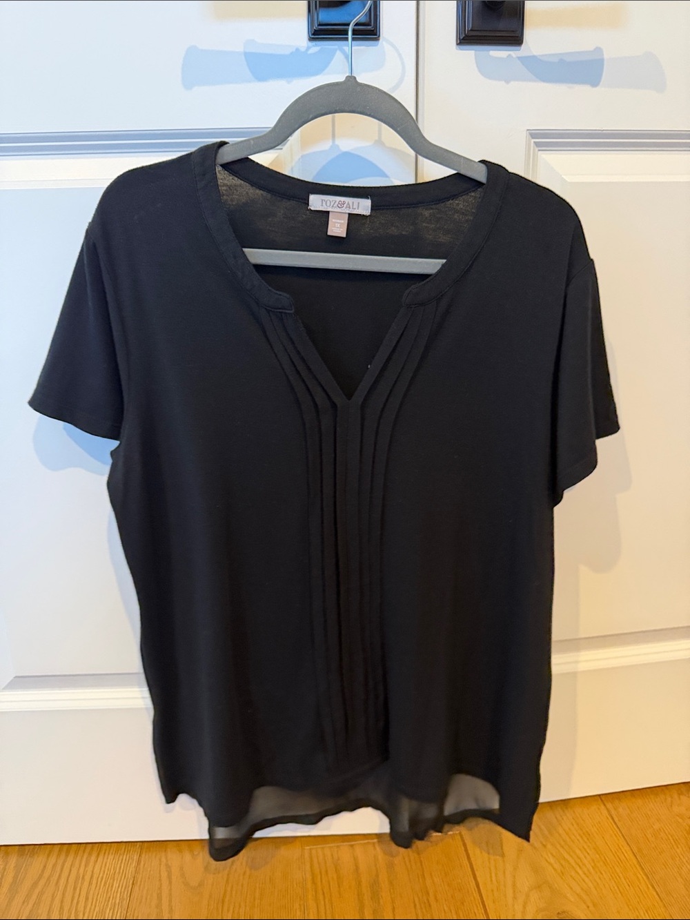 Roz & Ali Black Short Sleeve V-Neck Pintuck Blouse